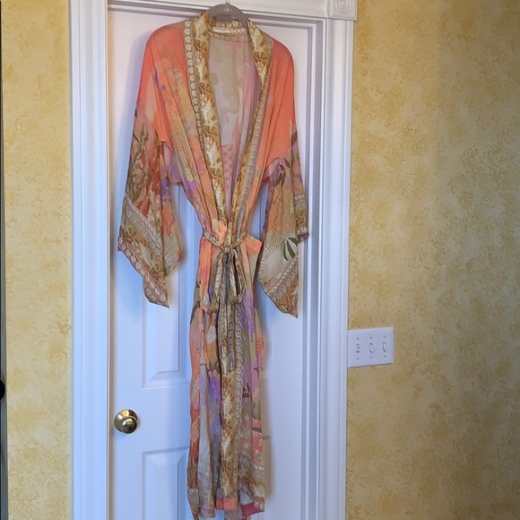 ❌SOLD❌ Spell & the Gypsy Madison Robe - Picture 3 of 8